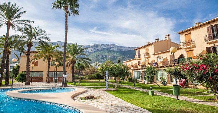Large hotel with in Alicante