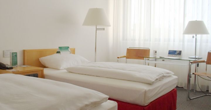 Hotel room with twin bed
